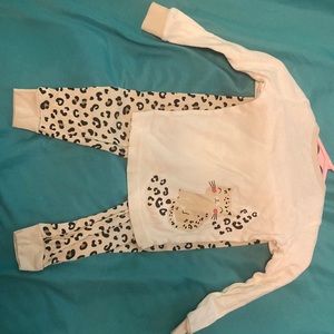 Two piece girl pajama set, cat design, size 18 months